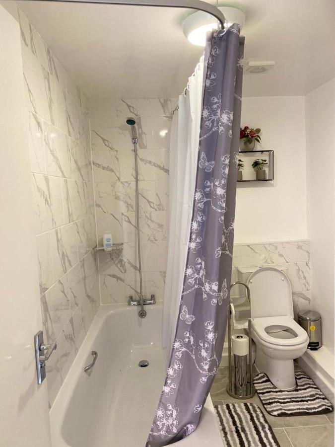 Excellent And Amazing Apartment With Private Parking Gillingham  Exterior foto