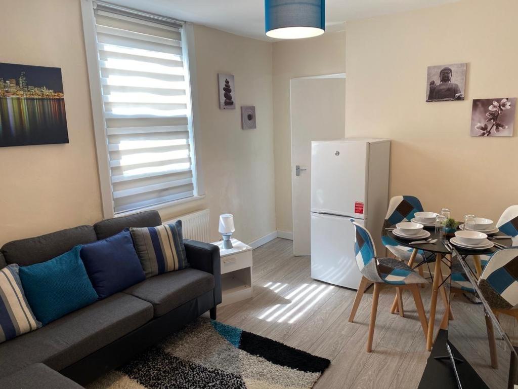 Excellent And Amazing Apartment With Private Parking Gillingham  Exterior foto